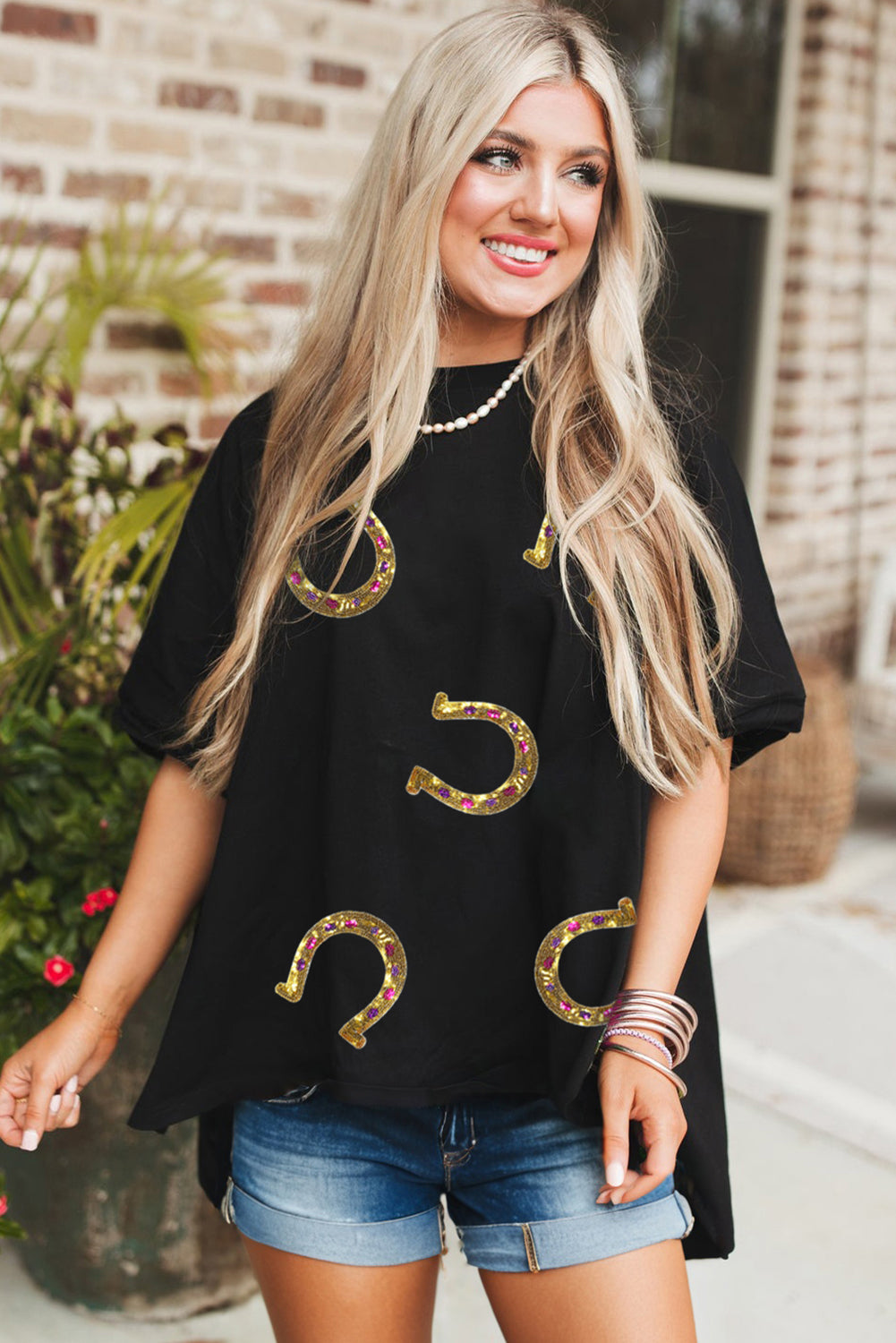 Black Western Shiny Horseshoes Pattern High Low Hem Casual T Shirt